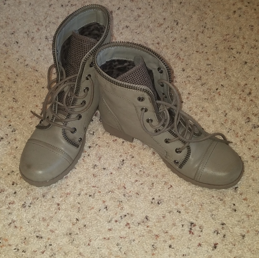 Guess boots